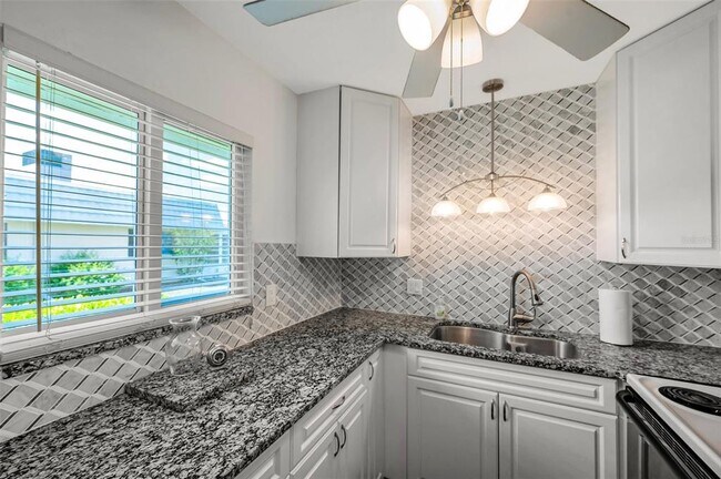 Building Photo - 1801 Bedford Terrace