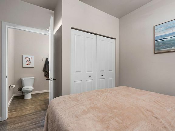 Building Photo - 619 E Eighth St