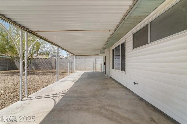 Building Photo - 7213 Lakeland Ct