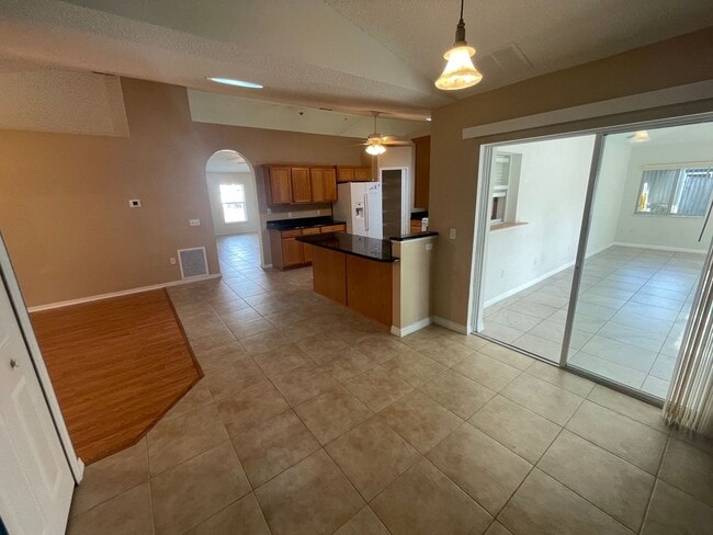 Building Photo - Spacious 4 Bedroom, 2 bath home