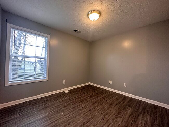 Building Photo - 508 Newbury Way