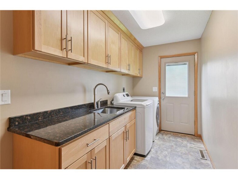 Building Photo - 10829 Forestview Cir