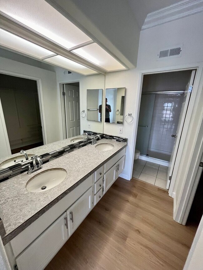 Building Photo - Gorgeous 3 bedroom 2 bath Rancho del Oro C...