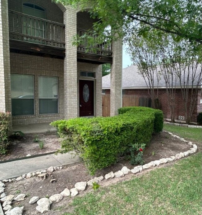 Building Photo - $350 OFF FIRST MONTH'S RENT IF YOU MOVE IN...