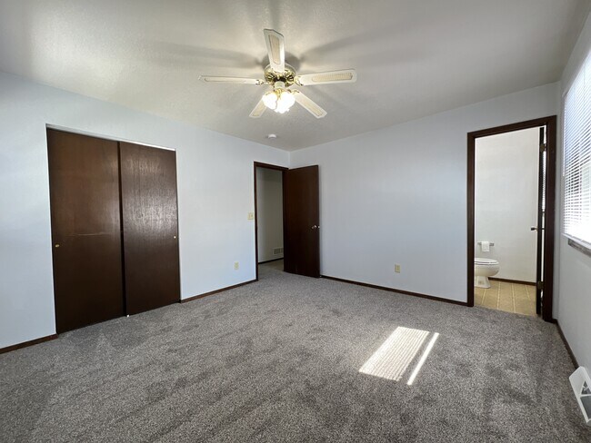 Building Photo - 3690 Keystone Dr