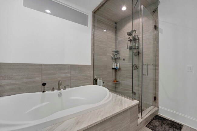 Building Photo - 935 W Randolph St