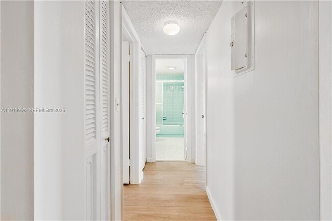 Building Photo - 141 SE 3rd Ave