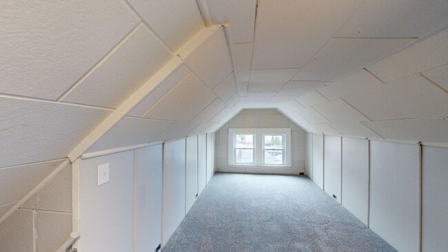 Building Photo - Edgewater Neighborhood - 3 bedroom - 2 Bat...