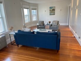 Building Photo - 85 Larch St