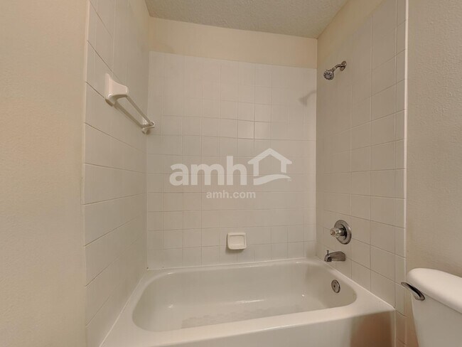 Building Photo - 1749 Oak Grove Chase Dr