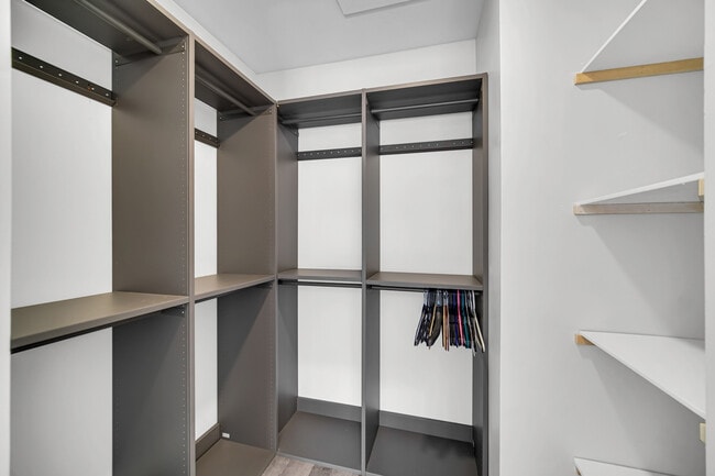 Building Photo - 6386 Kindling Ct