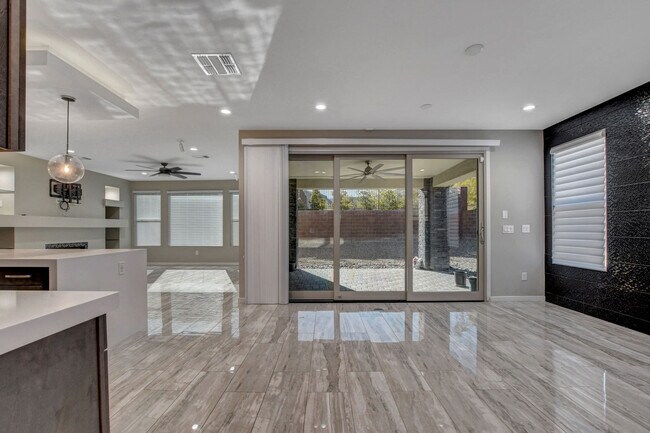Building Photo - 6005 Andezano Dr