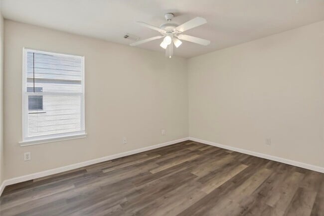 Building Photo - 10635 Goldfinch Rd