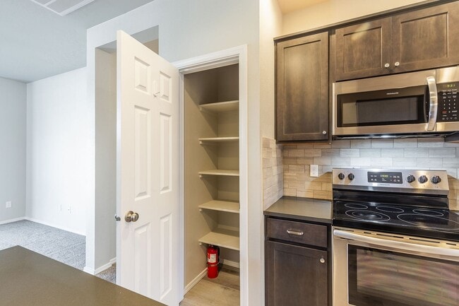Building Photo - Central 3 bed 2 bath home