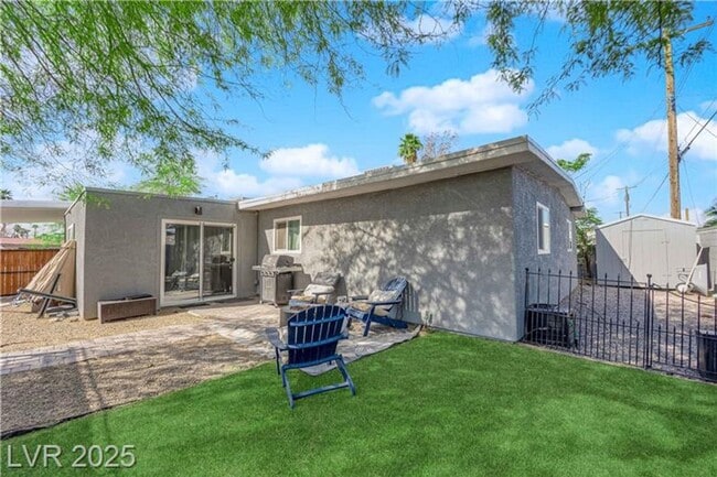 Building Photo - A Must See!! 5 bedroom 3.5 Bathroom home in Paradise