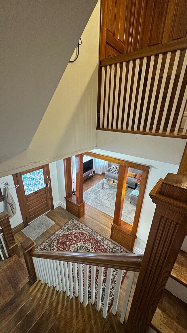 Building Photo - 155 E 12th St