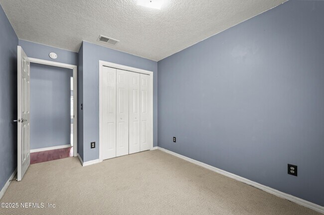 Building Photo - 5392 Heronview Ct