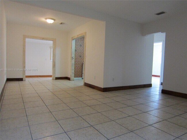 Building Photo - 1514 SW 22nd Ave