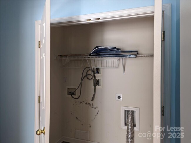 Building Photo - 7920 Mariners Pointe Cir