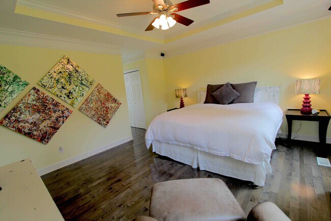 Building Photo - 5711 Chadwick Ln