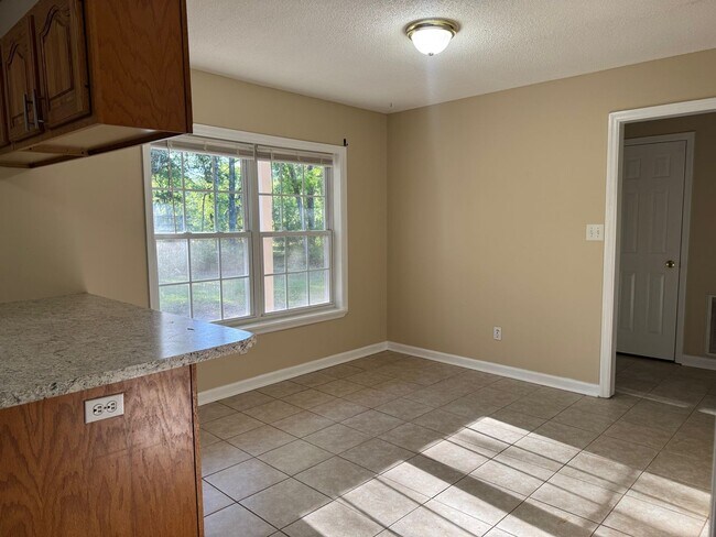 Building Photo - 3 Bedroom 2 Bath House on 4.78 Acres
