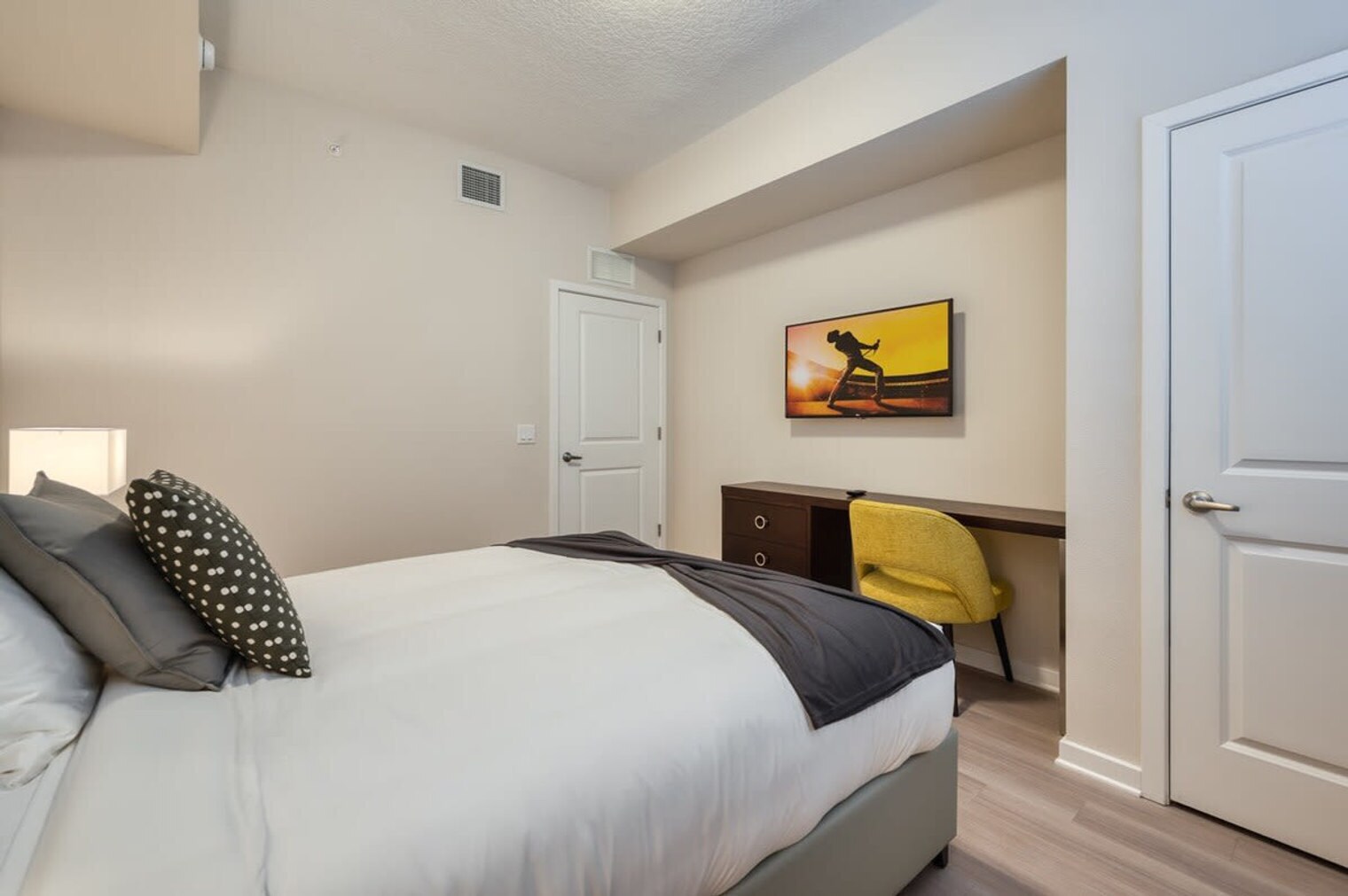Building Photo - 4012 Breakview Dr