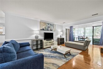 Building Photo - 25108 Plantation Dr NE