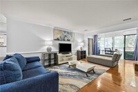 Building Photo - 25108 Plantation Dr NE