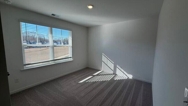 Building Photo - 105 Elijah St