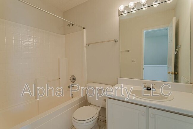 Building Photo - 119 Waterford Park Dr