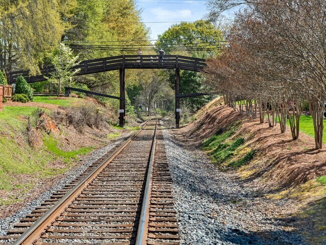 Building Photo - Cutters Spring-Providence Park!