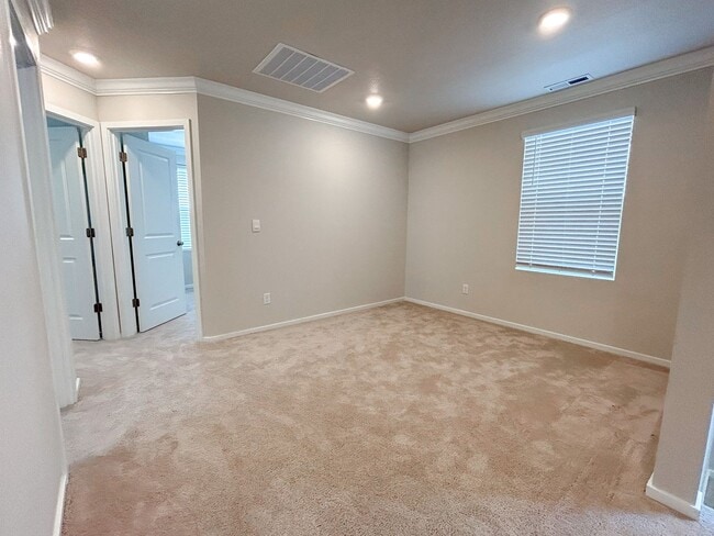 Building Photo - 497 Himalaya St. NE