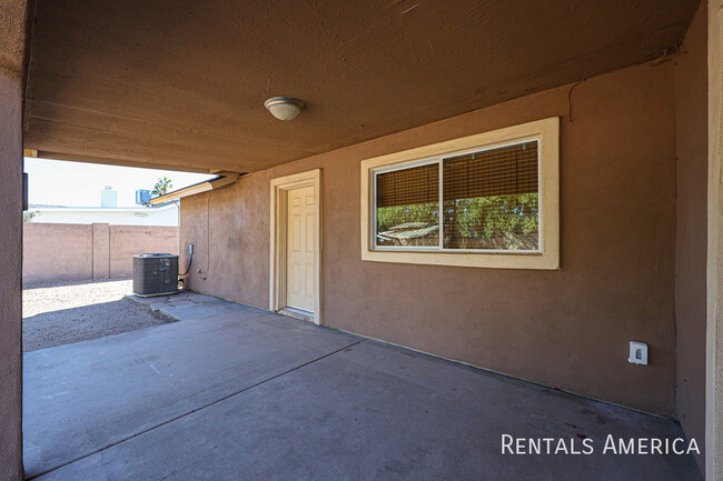 Building Photo - 3902 E Gable Ave