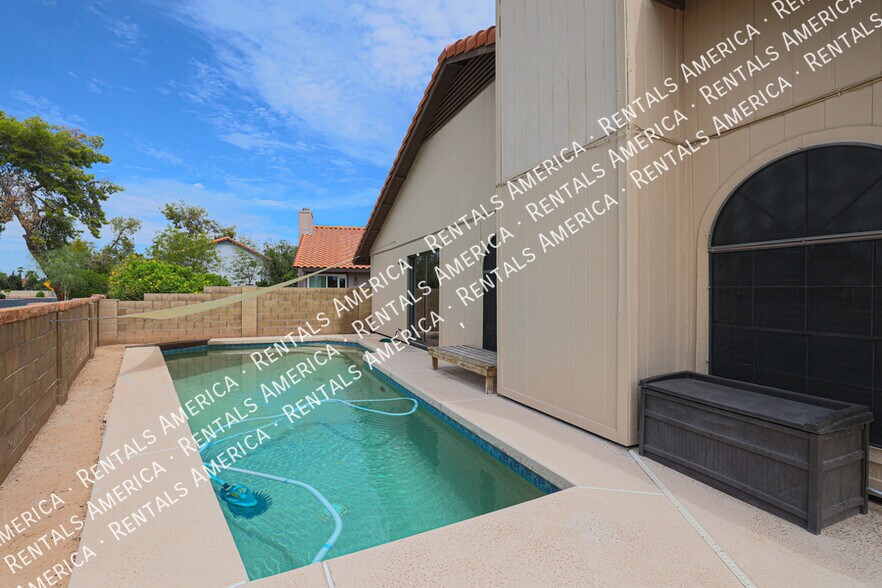 Building Photo - 2160 S Catarina-