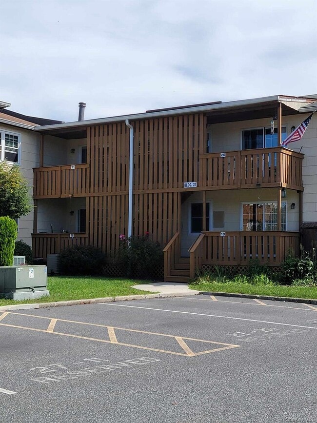 Building Photo - 27 Weathervane Dr