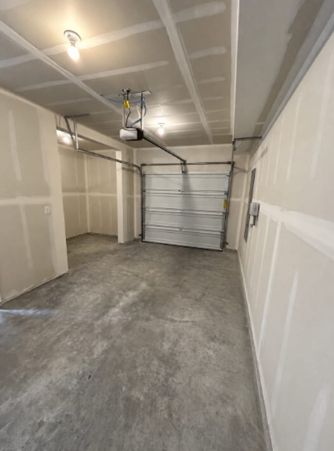 Building Photo - 829 S Camas Ln