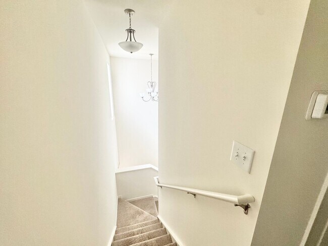 Building Photo - 3 Bedroom paired home with 2 car garage mi...