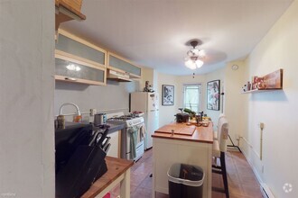 Building Photo - 1 br, 1 bath Triplex - 1707 N Gratz ST Unit 2