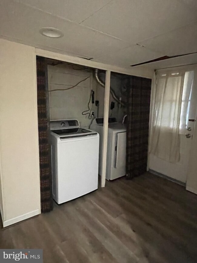 Building Photo - Townhome In Glen Burnie