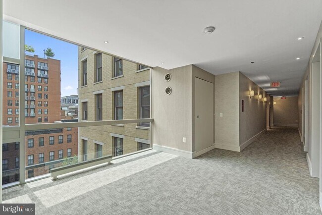 Building Photo - 675 E St NW
