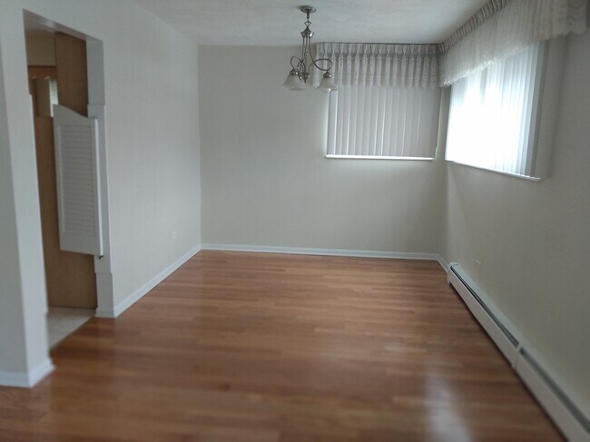 Building Photo - 9511 Lawrence Ct