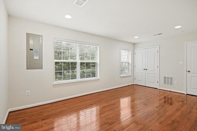 Building Photo - 23216 Scholl Manor Way