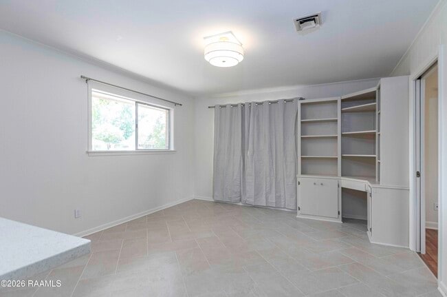 Building Photo - 509 Alonda Dr