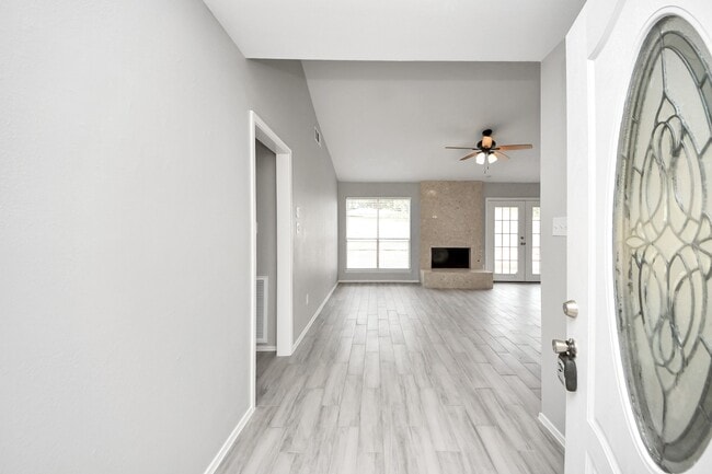 Building Photo - 19734 Oakland Valley Dr