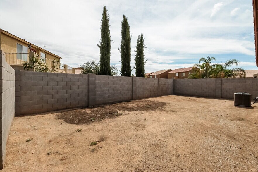 Building Photo - 32647 N Cherry Creek Rd