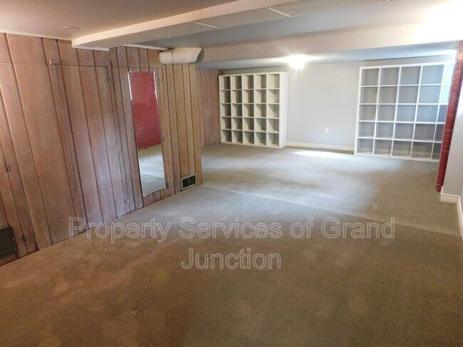 Building Photo - 930 Ouray Ave