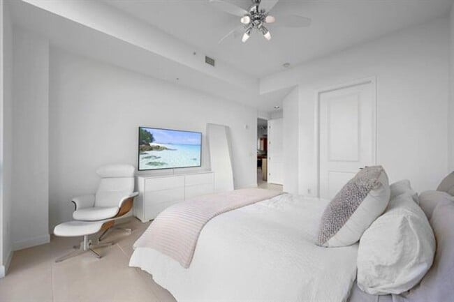 Building Photo - 1945 S Ocean Dr