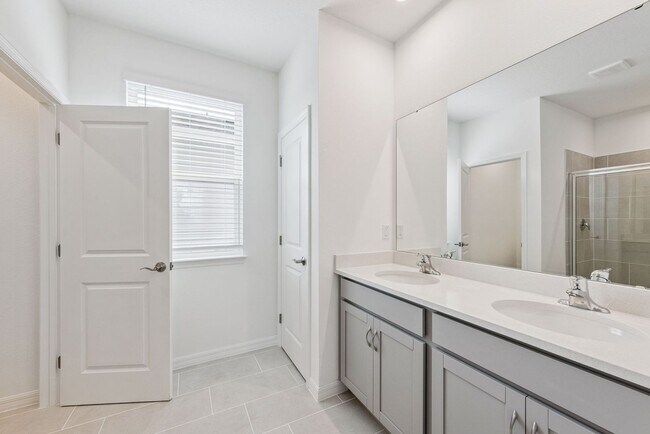 Building Photo - Brand New Construction 4b/3ba Home in Debary