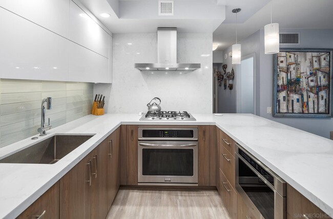 Building Photo - 500 W Harbor Dr