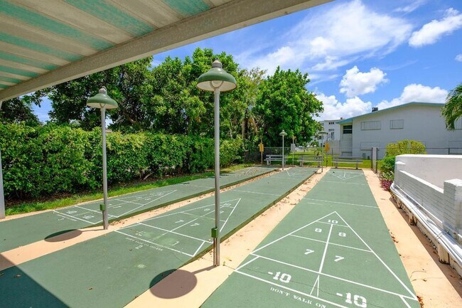 Building Photo - 1980 Sunset Ave